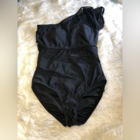VENUS Black One-Shoulder Mesh Swimsuit size 8 NWOT - Picture 1 of 15